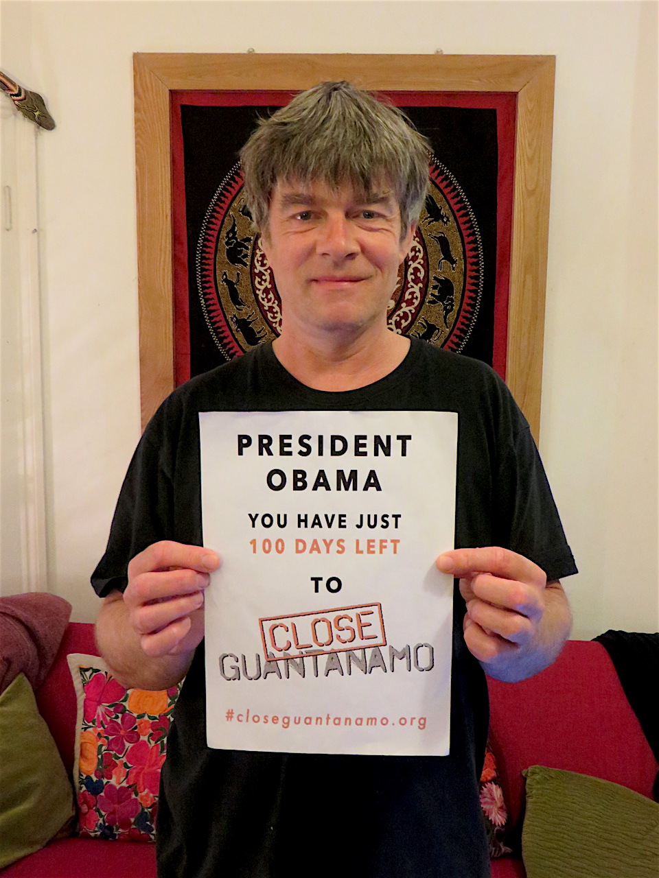 Andy Worthington supporting the Countdown to Close Guantanamo on October 11, 2016, when President Obama had just 100 days left to close Guantanamo before he leaves office.