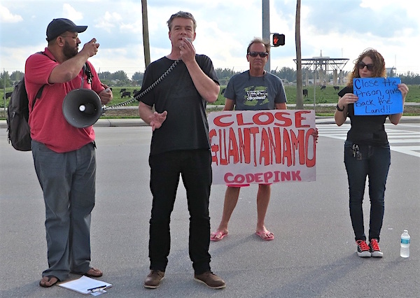 Andy Worthington addressing campaigners in Florida, outside the entrance to US Southern Command, on January 9, 2016 (Photo: Medea Benjamin for Andy Worthington).