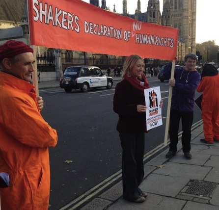 Andy Worthington (R) with the actor-director Mark Rylance (L) and Joanne MacInnes (C) during an event for Shaker Aamer in Parliament Square on December 10, 2014 as part of the We Stand With Shaker campaign (Photo: Benedick Tranchell).