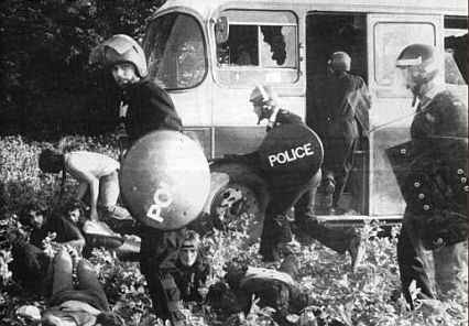 Police violence at the Battle of the Beanfield, June 1, 1985 (Photo copyright Tim Malyon).
