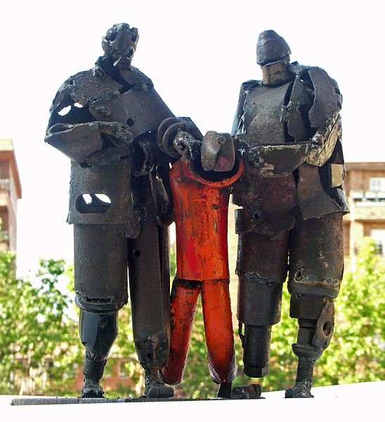 A sculpture by José Antonio Elvira in the town of Guantanamo, in Cuba, dated 2006 (Photo: Zósimo, a Creative Commons photo via Wikimedia Commons).