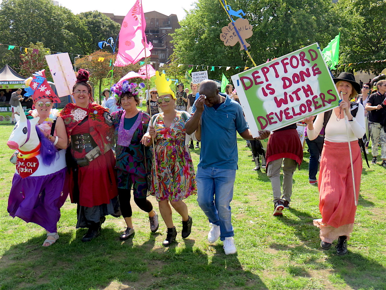 The arrival of a carnival procession of campaigners from the Old Tidemill Garden in Deptford to Party in the Park, a community festival in New Cross on September 1, 2018 (Photo: Andy Worthington).
